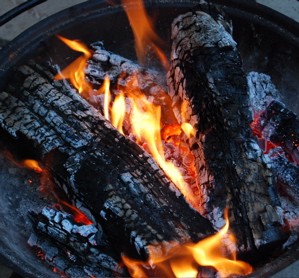 fire-pit-barbecue-wood